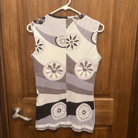 Emilio Pucci Women's Swirl Pattern Sleevless Top - Gray and Black - Picture 2 of 5